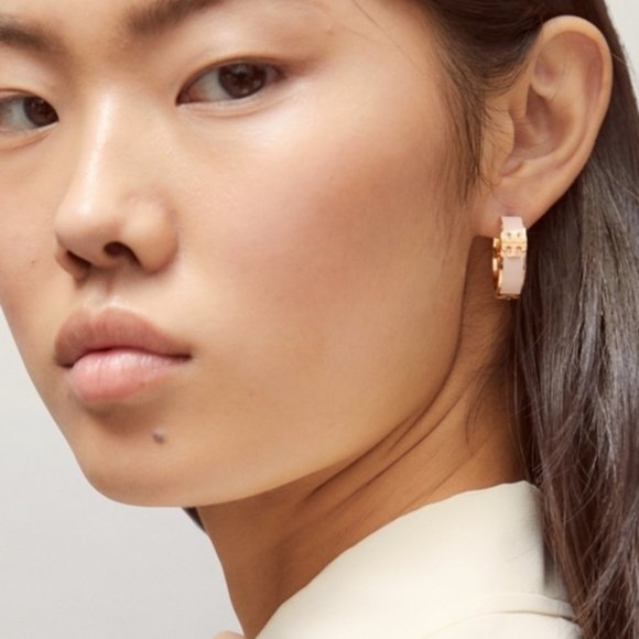 tory burch kira huggie hoop earrings